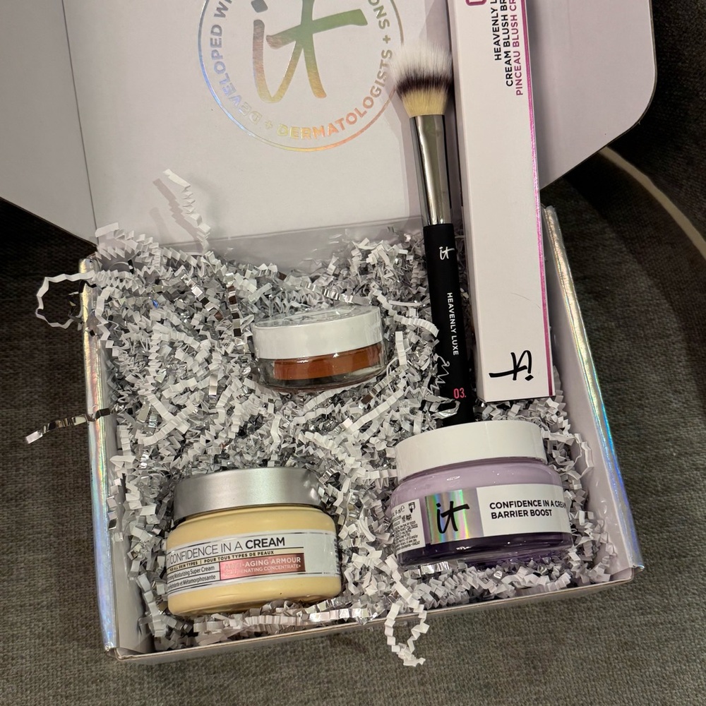 NEW IT Cosmetics Cream Blush Makeup Skincare Set with Brush